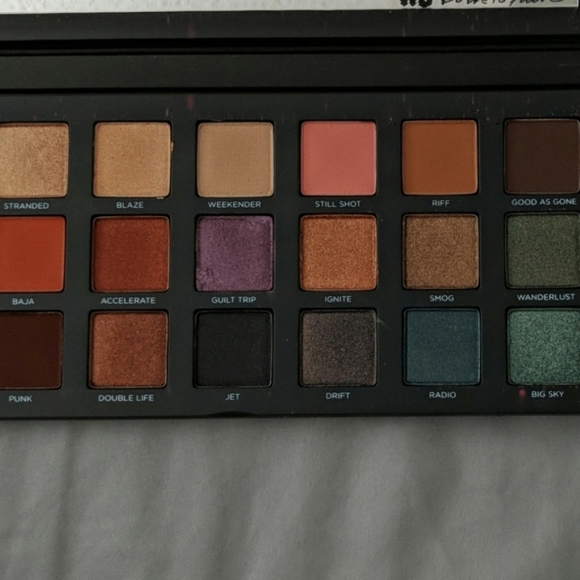Urban Decay - New/Unsused Eyeshadow Palette - Picture 5 of 5